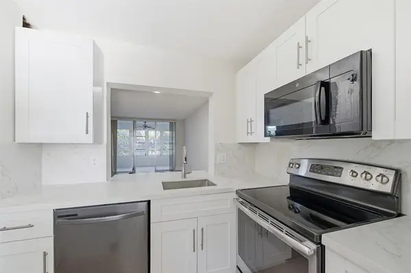 9430 Poinciana Place #409, Davie, FL 33324