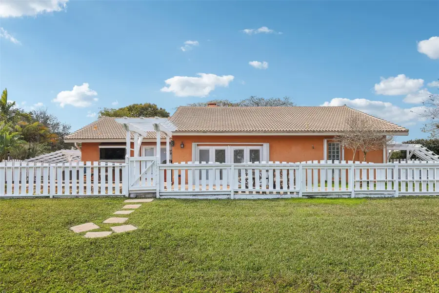 808 E Plantation Circle, Plantation, FL 33324 - #2