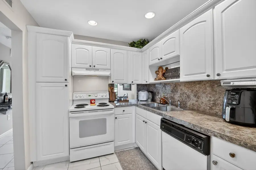 4272 Deste Court #106, Lake Worth, FL 33467 - Image #3