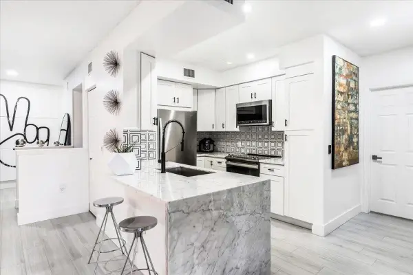 2452 Centergate Drive #203, Miramar, FL 33025