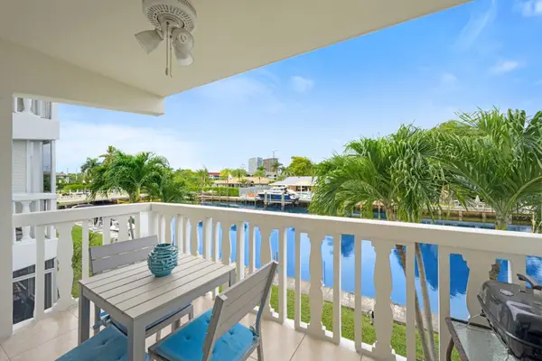 470 Paradise Isle Boulevard #206, Hallandale Beach, FL 33009