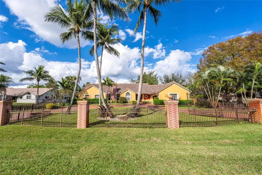11301 SW 3rd Street, Plantation, FL 33325 - Image #2