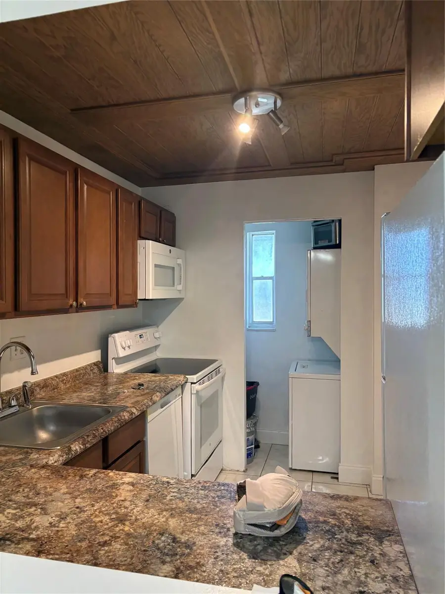 8000 Colony Circle #201, Fort Lauderdale, FL 33321 - Image #2