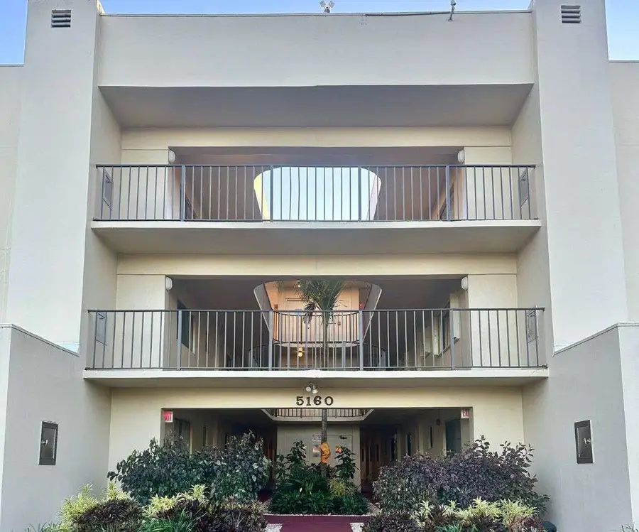 5160 Las Verdes Circle #103, Delray Beach, FL 33484 - Image #2