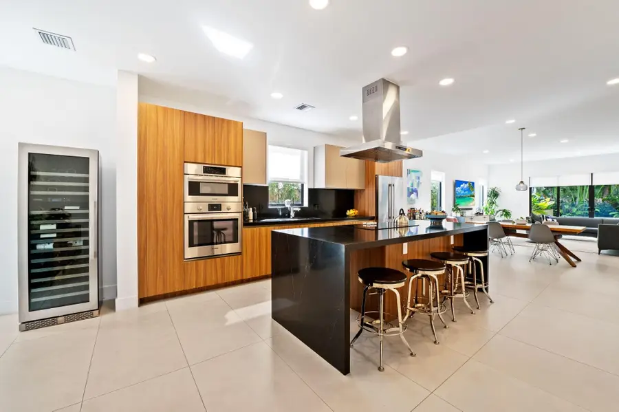 907 NE 16th Avenue, Fort Lauderdale, FL 33304 - #2