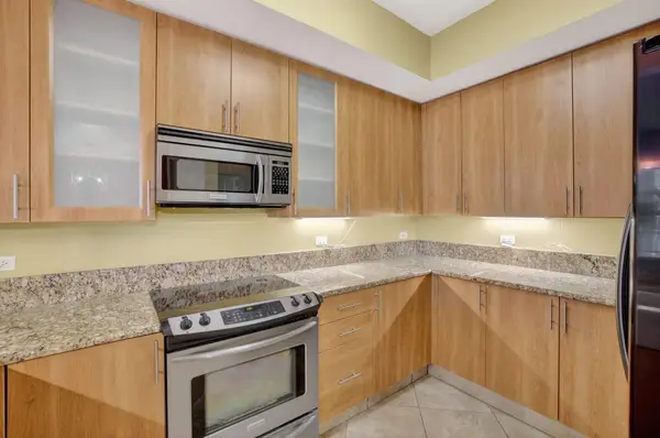 2633 NE 14th Avenue #101, Wilton Manors, FL 33334