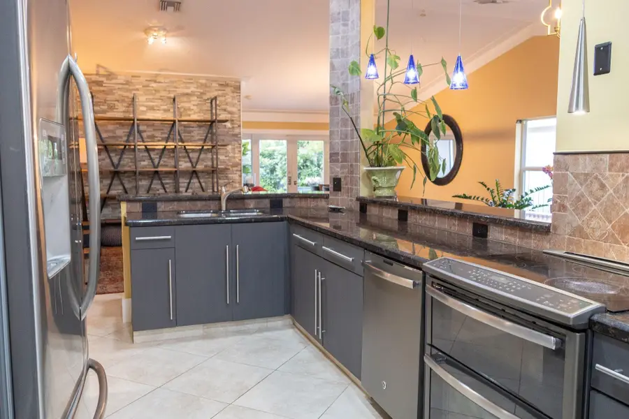 12555 SW 7th Place, Davie, FL 33325 - Image #2