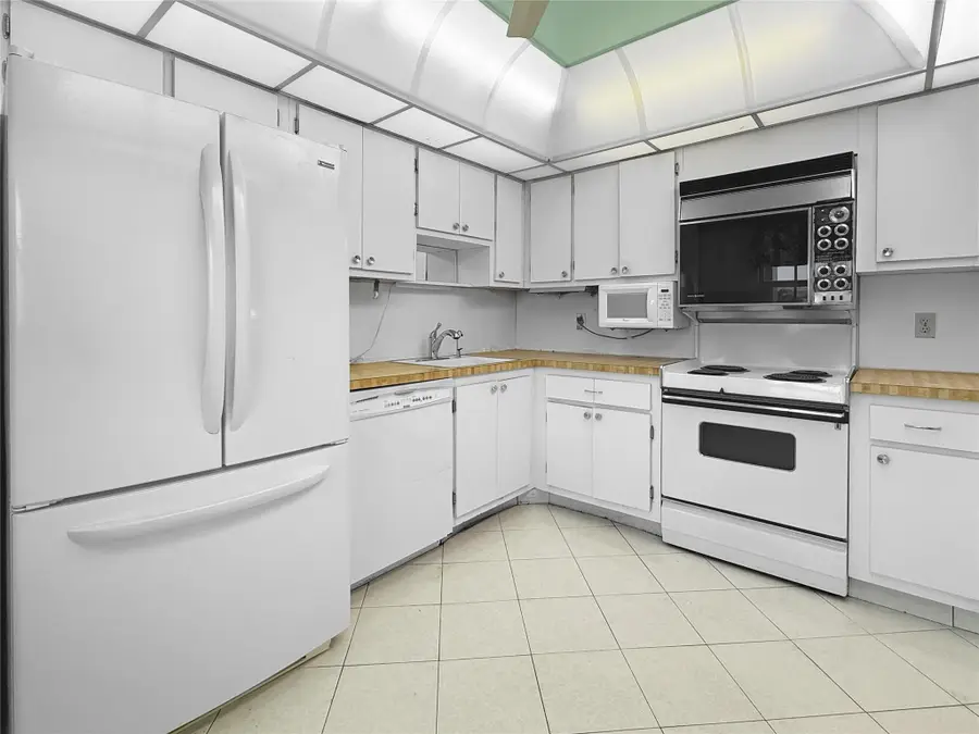 605 Oaks Drive #703, Pompano Beach, FL 33069 - #2