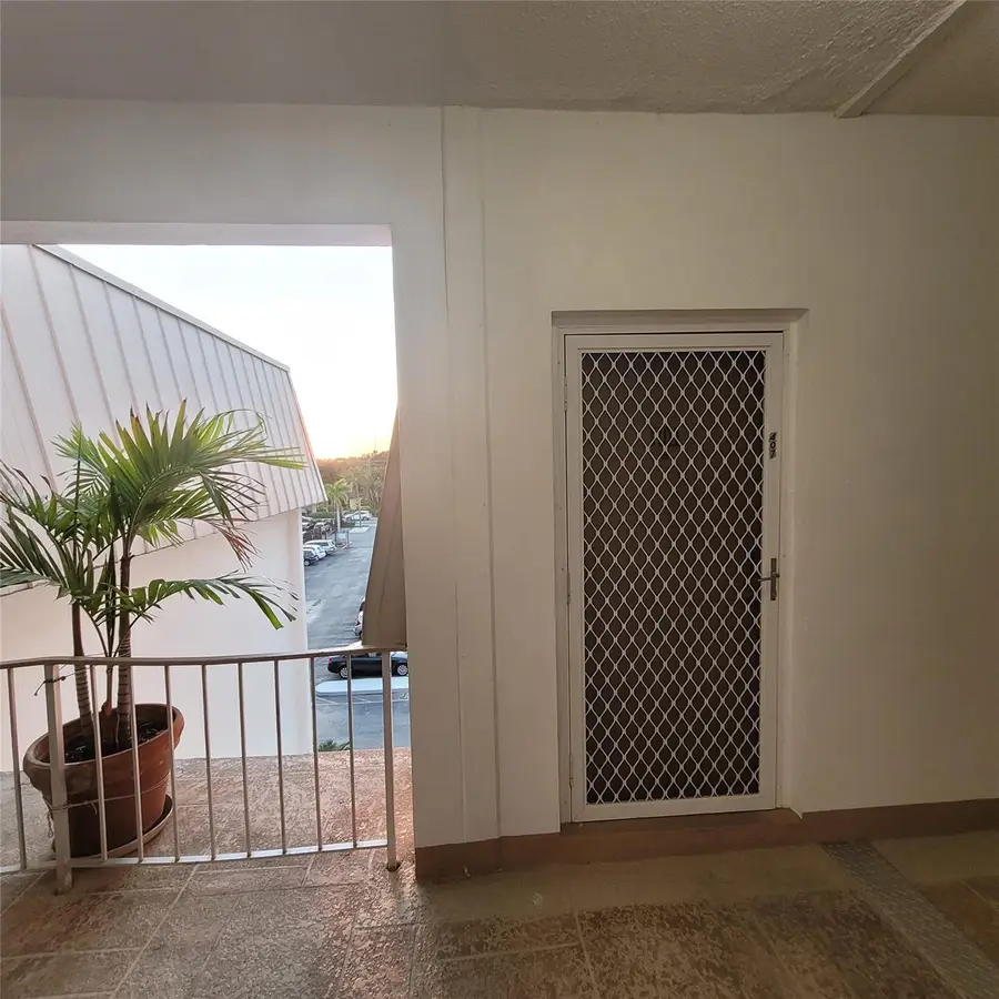 Address Withheld By Seller, Fort Lauderdale, FL 33334 - #3