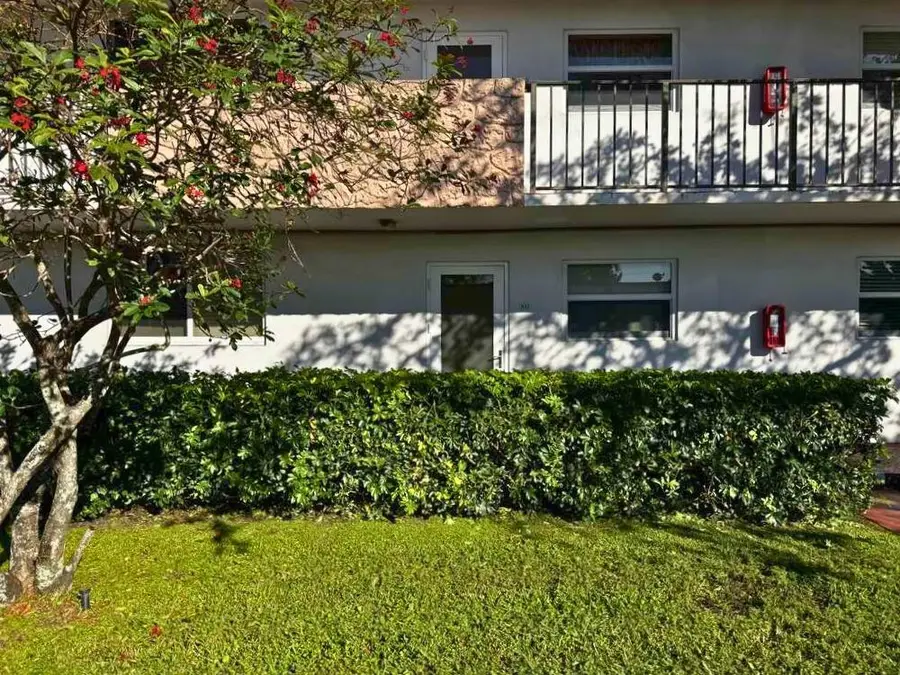 6005 Del Lago Circle #105, Sunrise, FL 33313 - #2