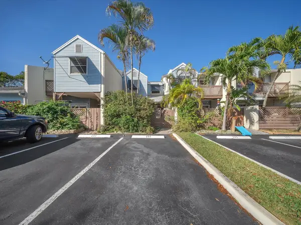 207 E Hemingway Circle #22, Margate, FL 33063