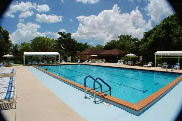 3980 Oaks Clubhouse Drive #511, Pompano Beach, FL 33069