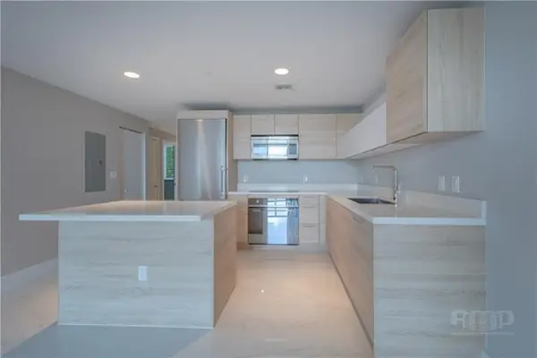 16385 Biscayne Boulevard #405, Aventura, FL 33160