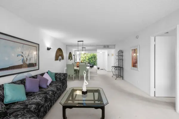 7080 Environ Boulevard #423, Lauderhill, FL 33319