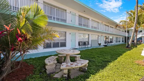 3212 NE 7th Place #12, Pompano Beach, FL 33062