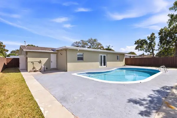 640 SW 68th Terrace, Pembroke Pines, FL 33023