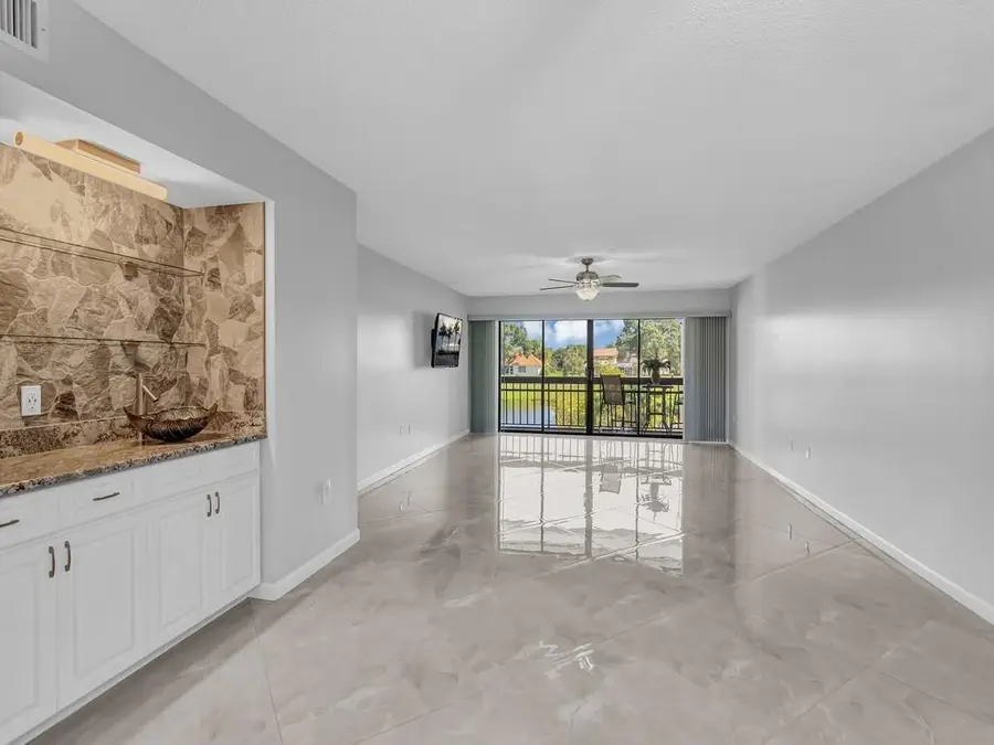 3200 Twin Lakes Terrace #202, Fort Pierce, FL 34951 - Image #3