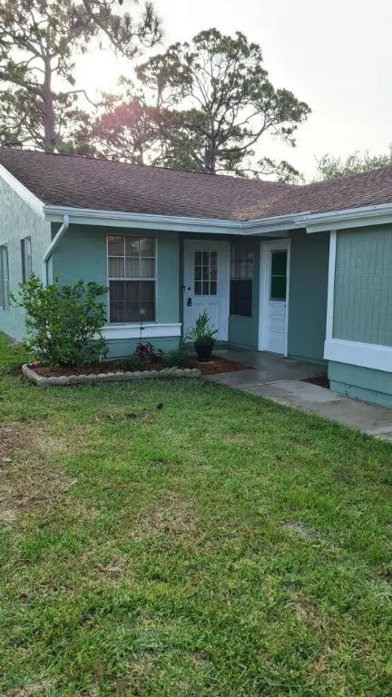 1720 SE Linpark Court, Port St Lucie, FL 34952