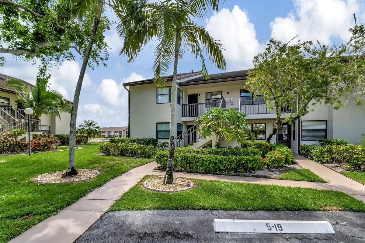 7618 Tahiti Lane #201, Lake Worth, FL 33467 - Image #1