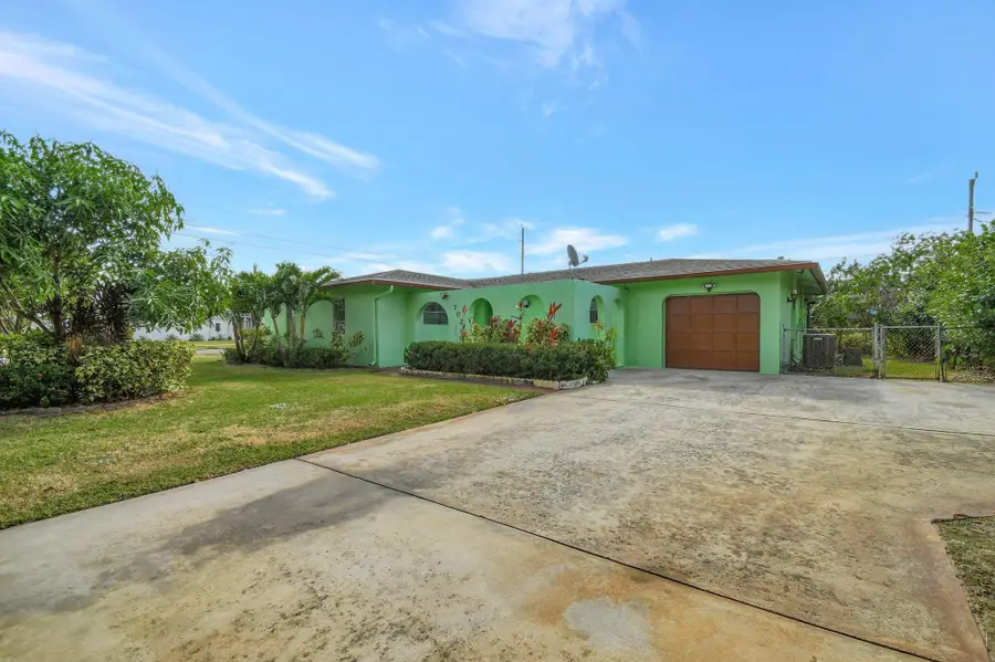 702 SW 23rd Terrace, Boynton Beach, FL 33435 - Image #2