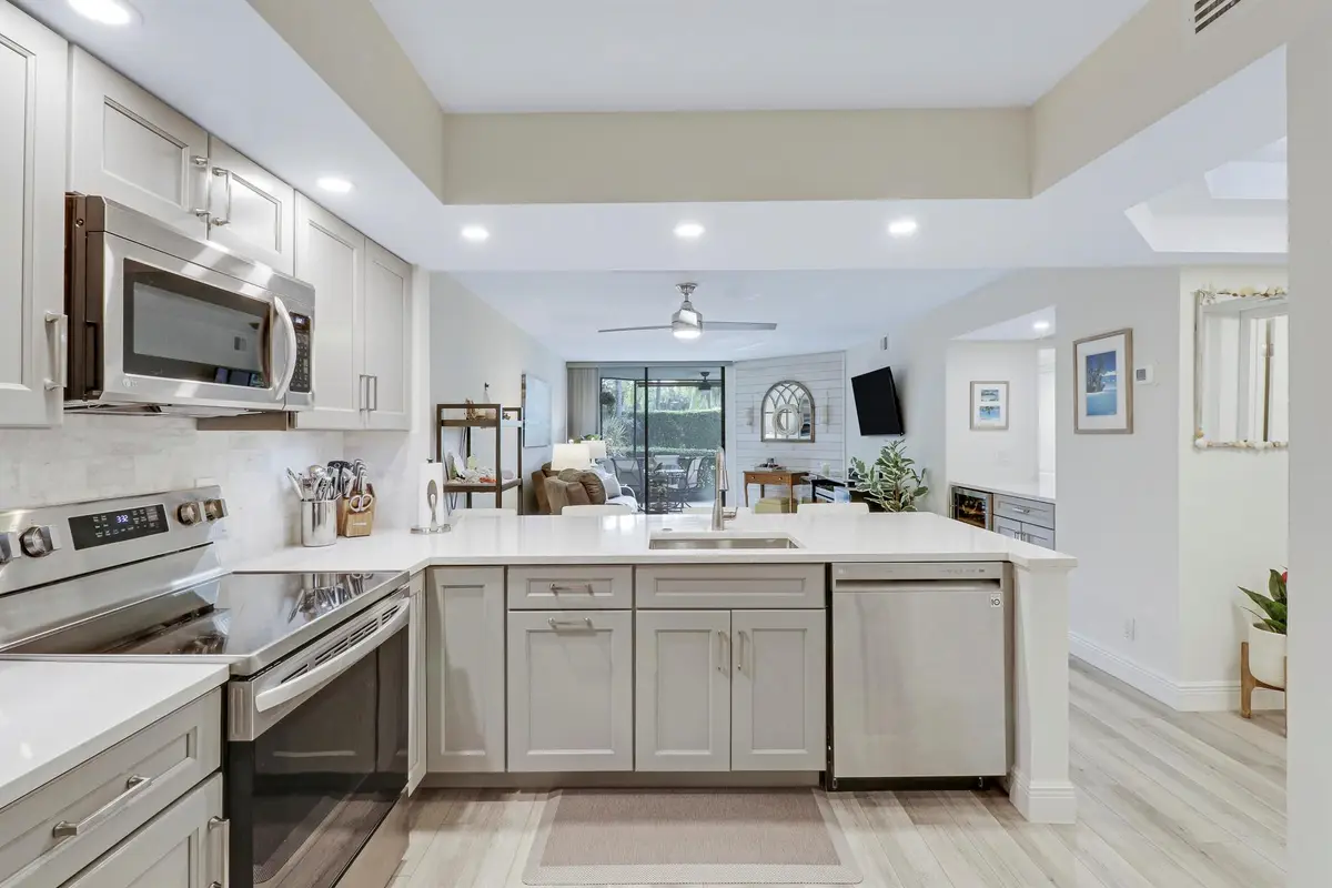 112 Bay Colony Drive N, Juno Beach, FL 33408 - Image #1