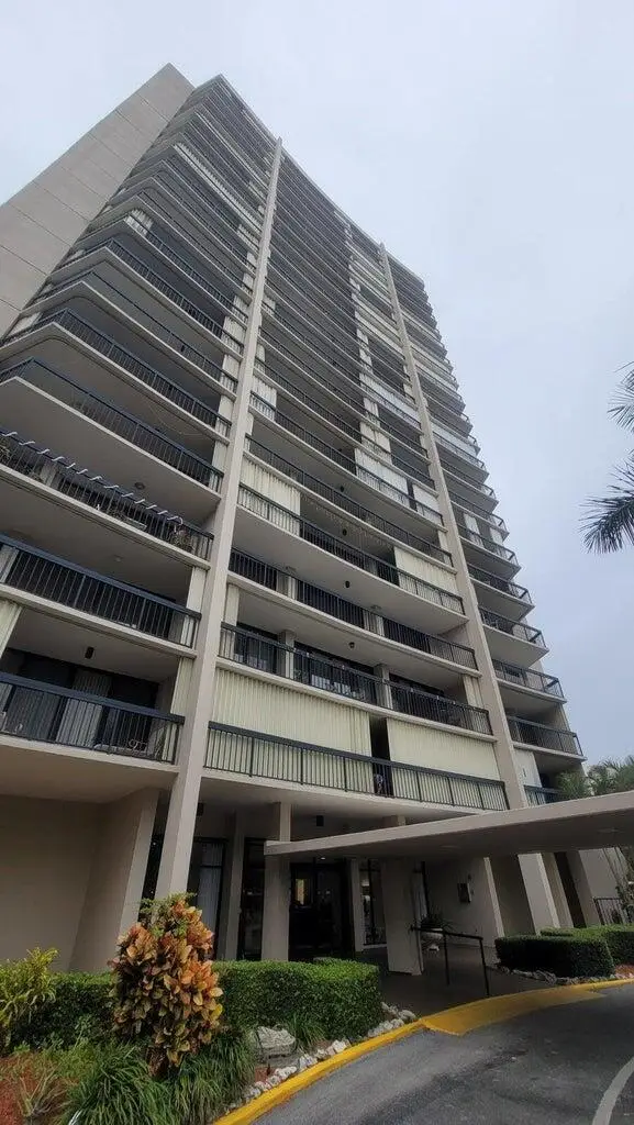 2425 Presidential Way #402, West Palm Beach, FL 33401 - Image #1