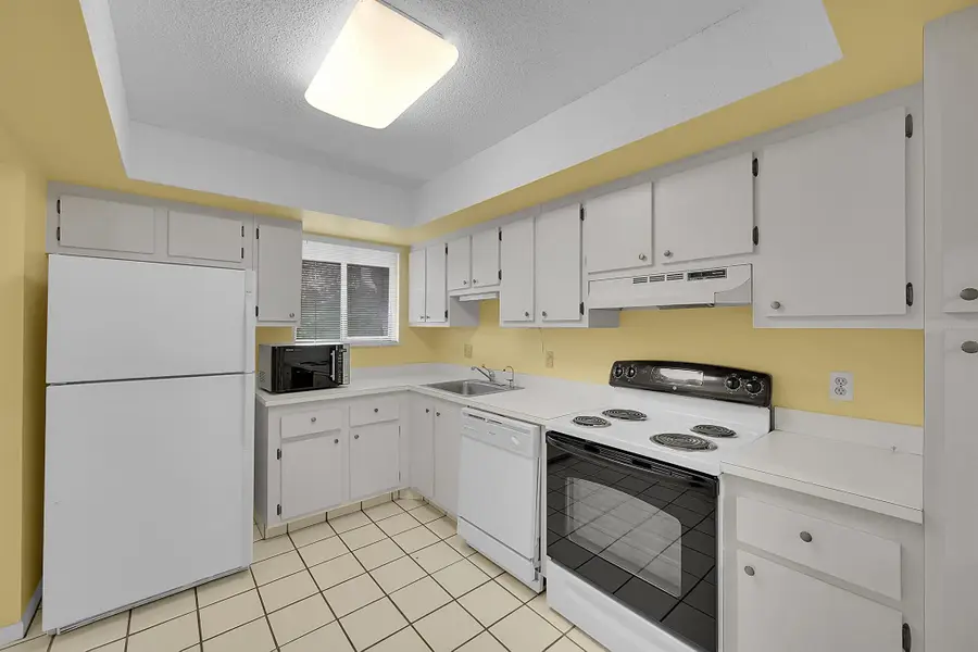 3154 Via Poinciana #306, Lake Worth, FL 33467 - Image #2