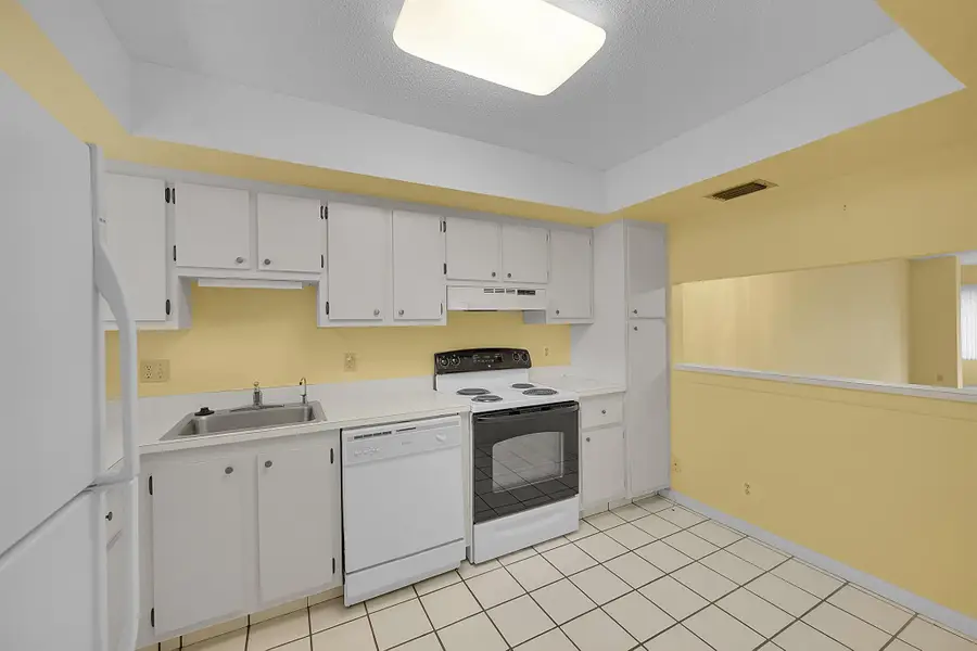 3154 Via Poinciana #306, Lake Worth, FL 33467 - Image #3