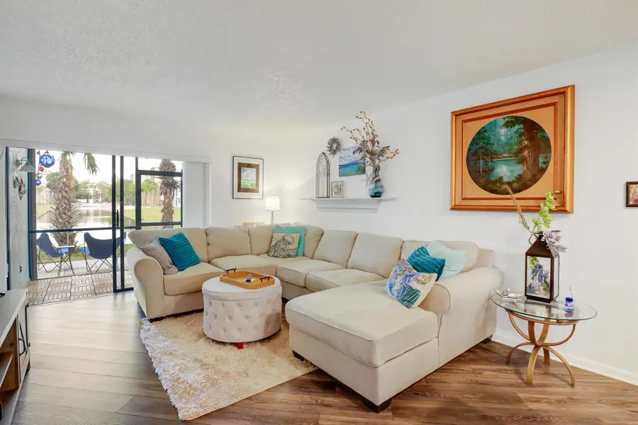 4745 Lucerne Lakes Boulevard #101, Lake Worth, FL 33467 - Image #2