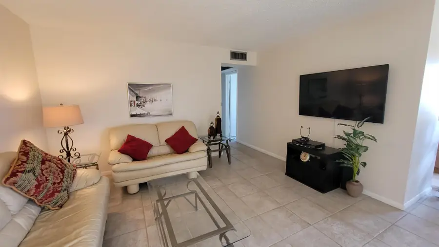 232 Canterbury J, West Palm Beach, FL 33417 - Image #3