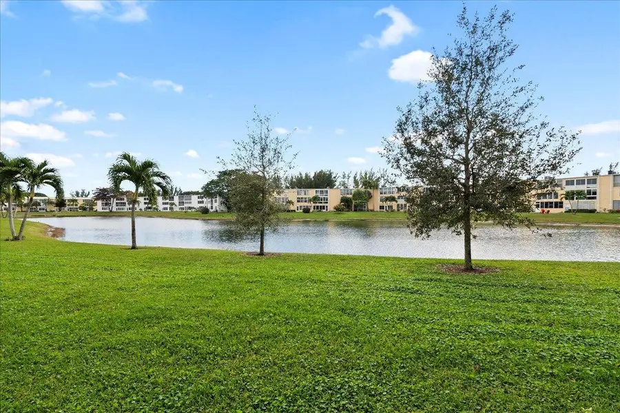 104 Wellington B, West Palm Beach, FL 33417 - Image #2