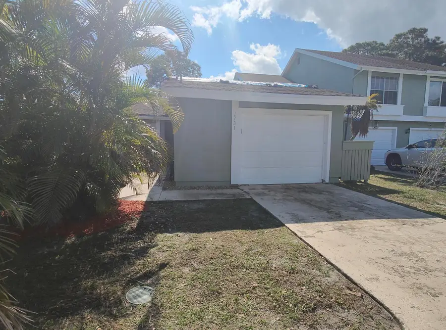 1781 SE Balmoral Court, Port Saint Lucie, FL 34953 - Image #2