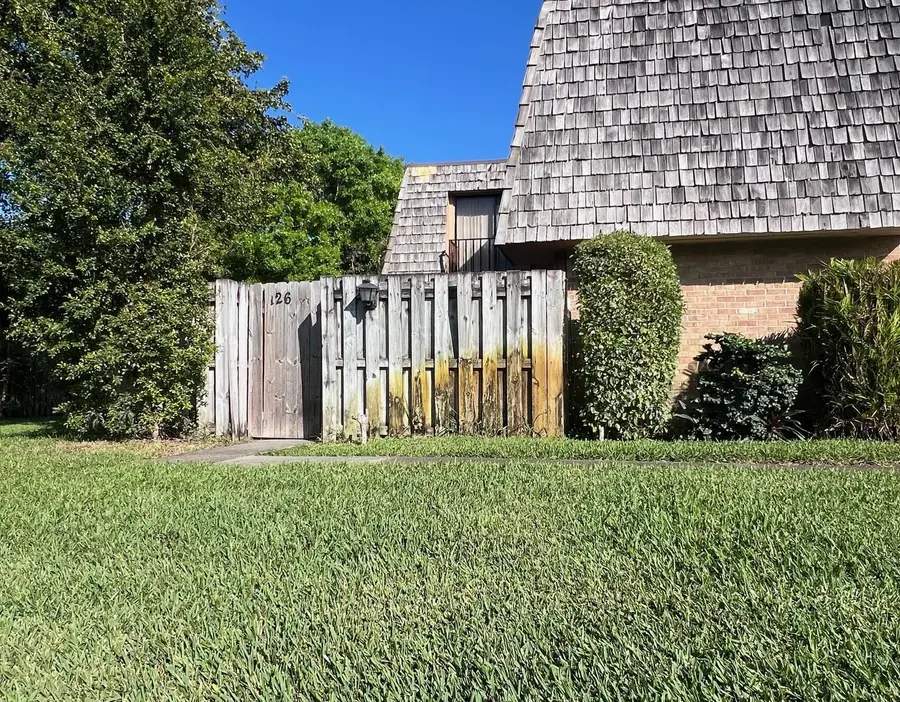 126 Woodland Road, Palm Springs, FL 33461 - Image #3