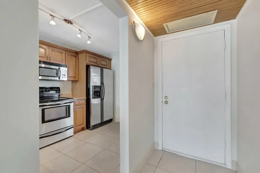 6 Royal Palm Way #204, Boca Raton, FL 33432 - Image #3