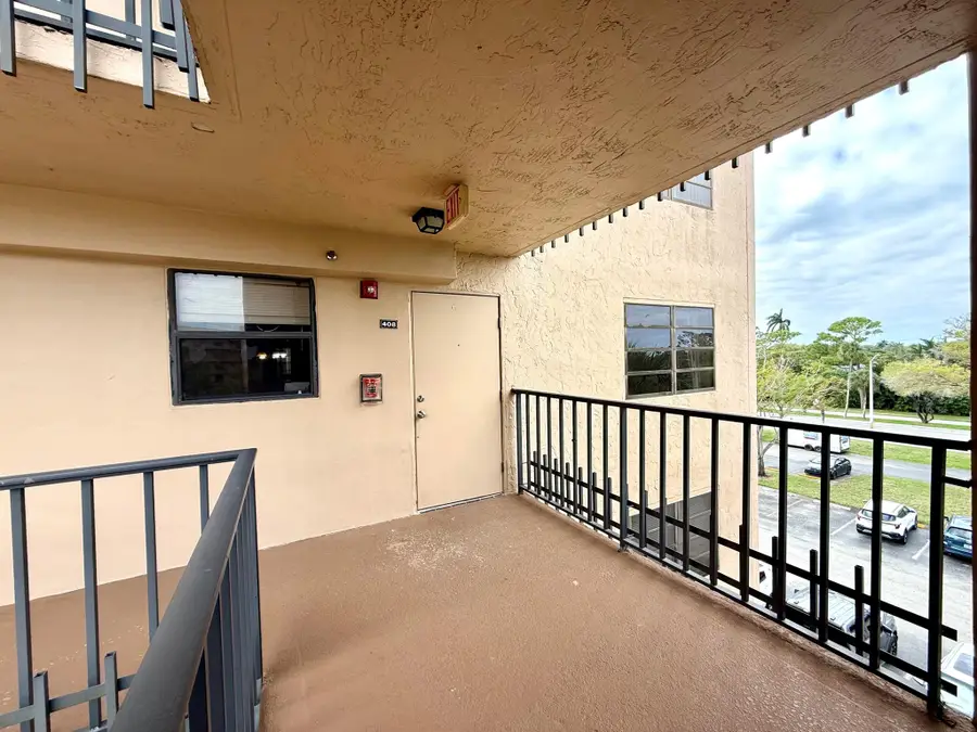 4700 Lucerne Lakes Boulevard #408, Lake Worth, FL 33467 - Image #2