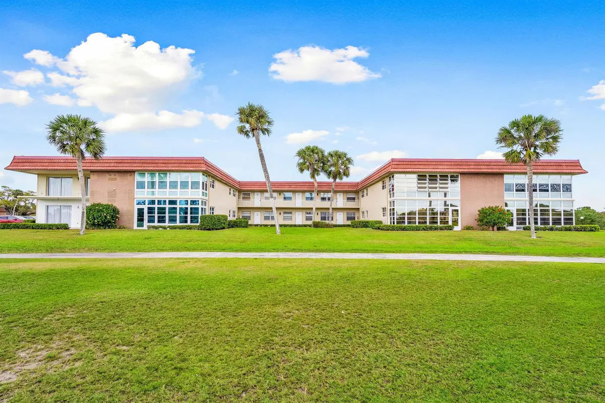 65 Woodland Drive #106, Vero Beach, FL 32962 - Image #1