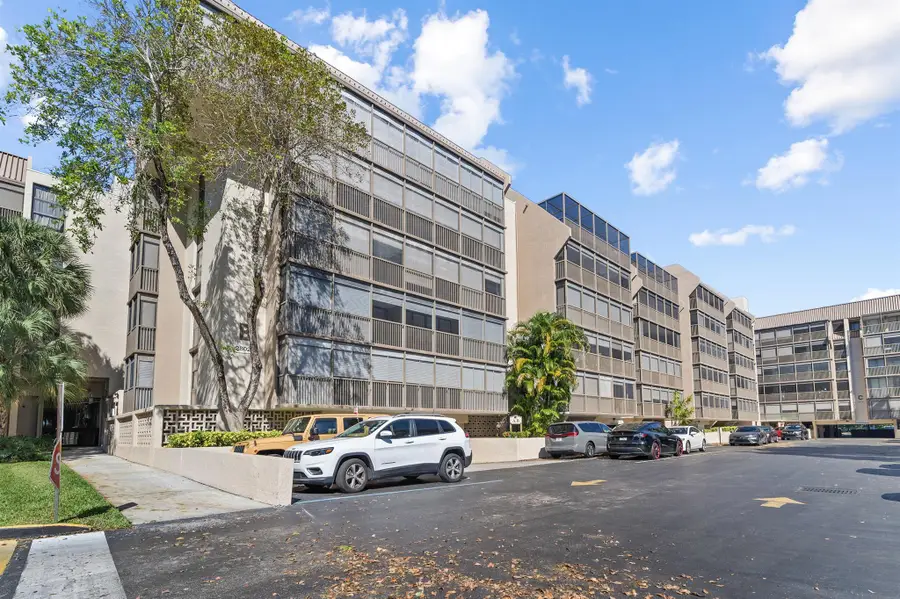 2802 N 46th Avenue #B513, Hollywood, FL 33021 - Image #2