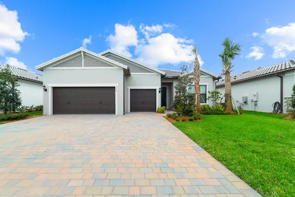 802 SE Courances Drive, Port St Lucie, FL 34984
