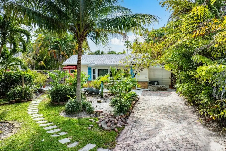 321 N Lakeside Drive, Lake Worth Beach, FL 33460 - Image #2