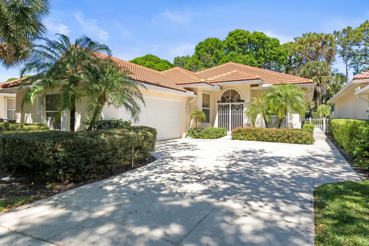 199 E Tall Oaks Circle, Palm Beach Gardens, FL 33410 - Image #1