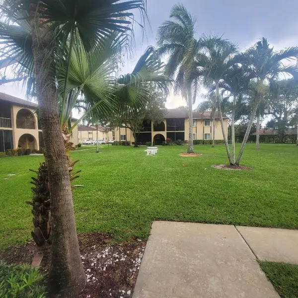 301 Pine Ridge Circle #B-1, Greenacres, FL 33463