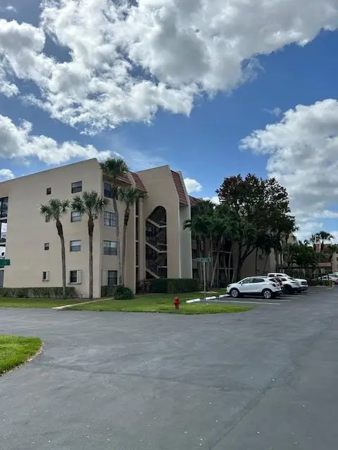 140 Lake Nancy Lane #213, West Palm Beach, FL 33411 - Image #1