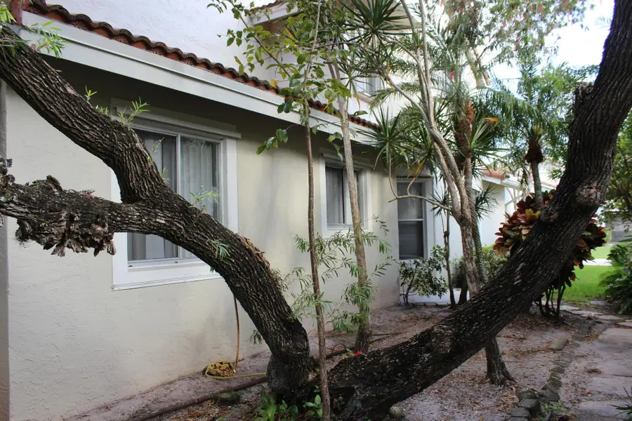 7608 Pinewalk Drive #127, Margate, FL 33063 - Image #2