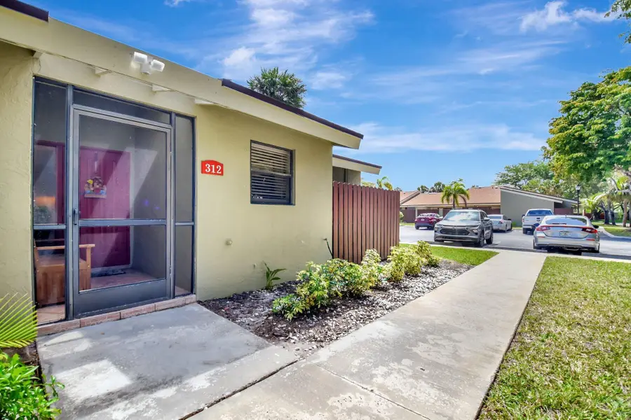 312 Meadows Drive, Boynton Beach, FL 33436 - Image #3