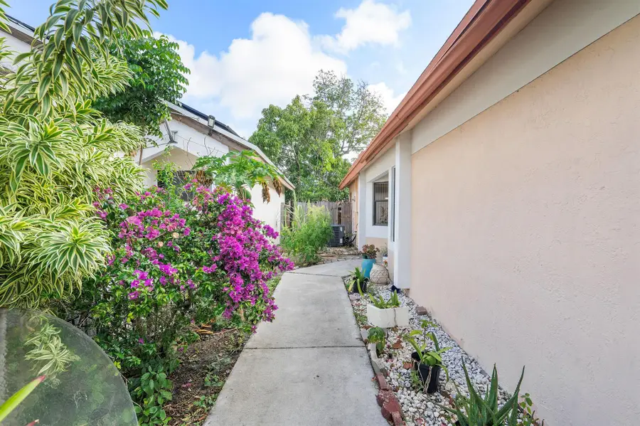 904 Magniola Avenue, North Lauderdale, FL 33068 - Image #3