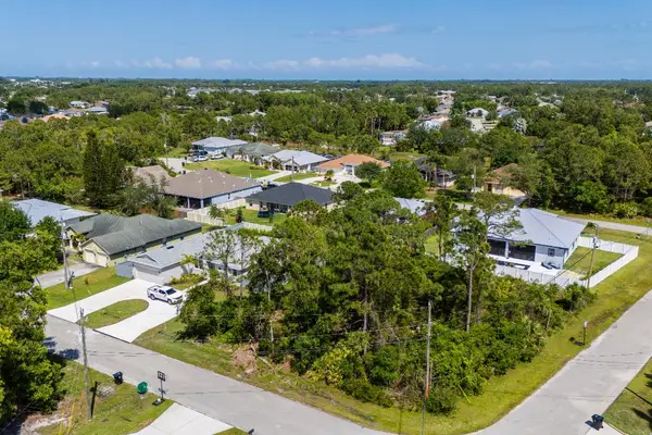 5489 NW Brent Court, Port St Lucie, FL 34986