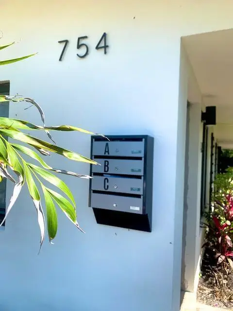 754 NE 40th Street, Fort Lauderdale, FL 33334 - #3