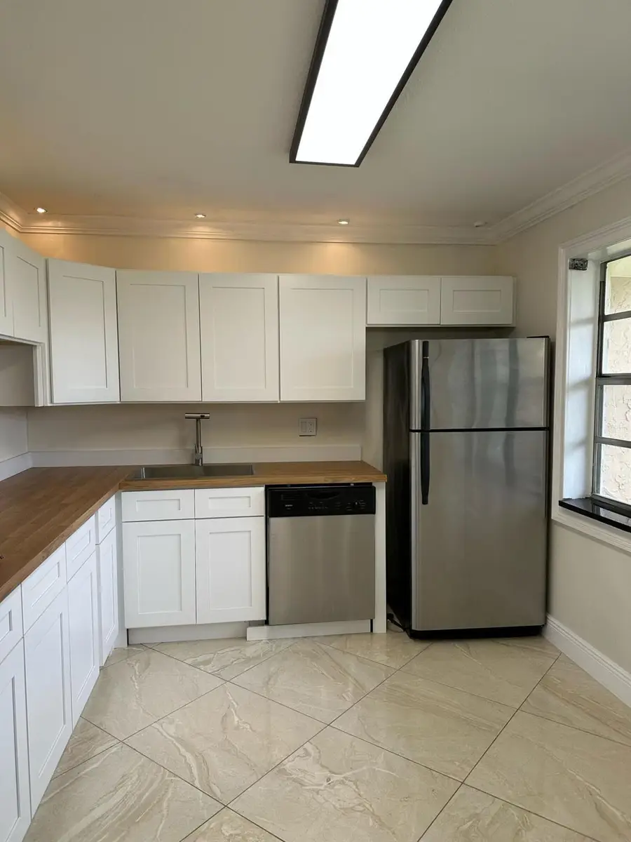 142 Lake Anne Drive, West Palm Beach, FL 33411 - Image #2