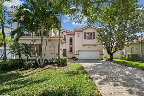 694 Cresta Circle, West Palm Beach, FL 33413