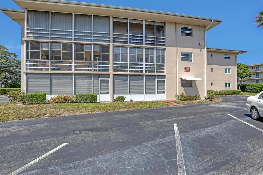 2581 N Garden Drive #107, Lake Worth, FL 33461 - Image #2